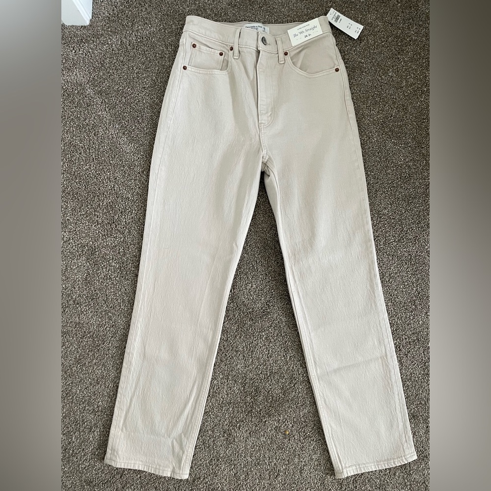 NWT Abercrombie 90’s straight jean. Size 26/2s